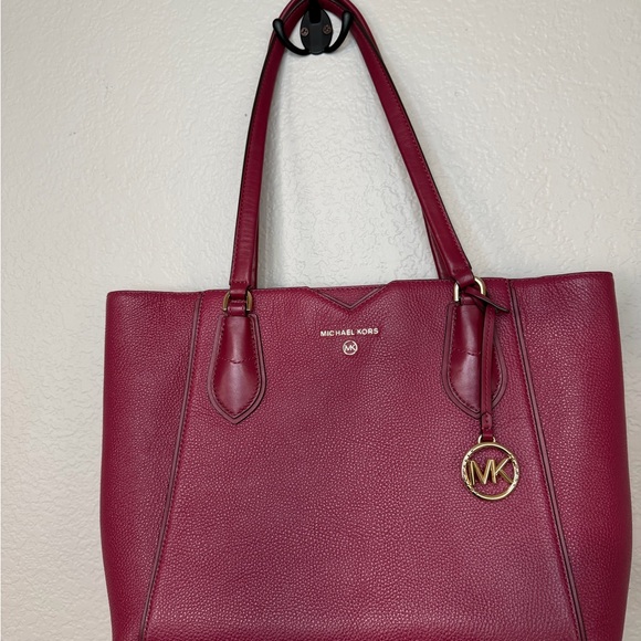 Michael Kors- Mae 100% Leather Tote Bag - Picture 10 of 11